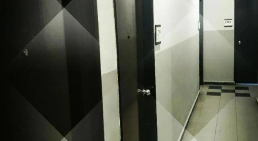 S Avenue Hotel Τζόχορ Μπάχρου